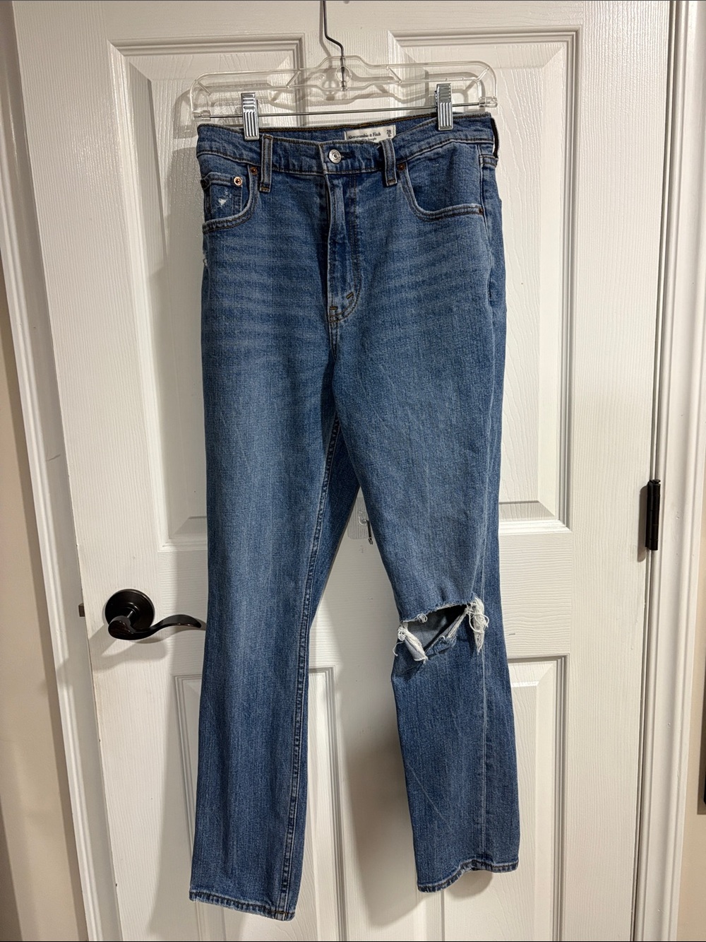 Abercrombie & Fitch βThe 90s Slim Straight Ultra High Riseβ Jeans